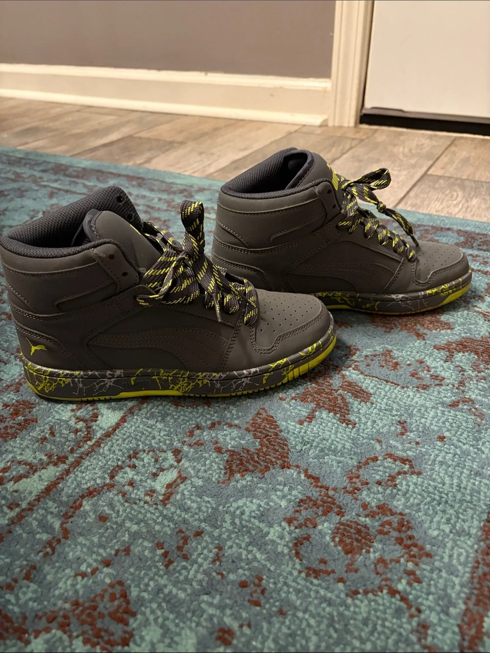 Puma kid’s Mid-Top Sneakers in Grey/Lime with Marbled Midsole